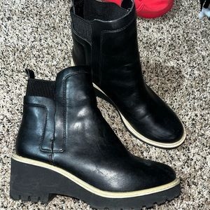 Black boutique boots